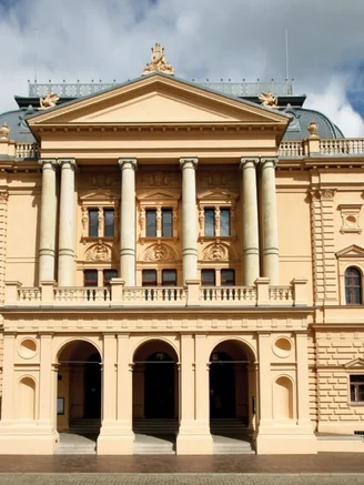 Mecklenburgisches-Staatstheater-Schwerin Grosses-Haus Aussenansicht