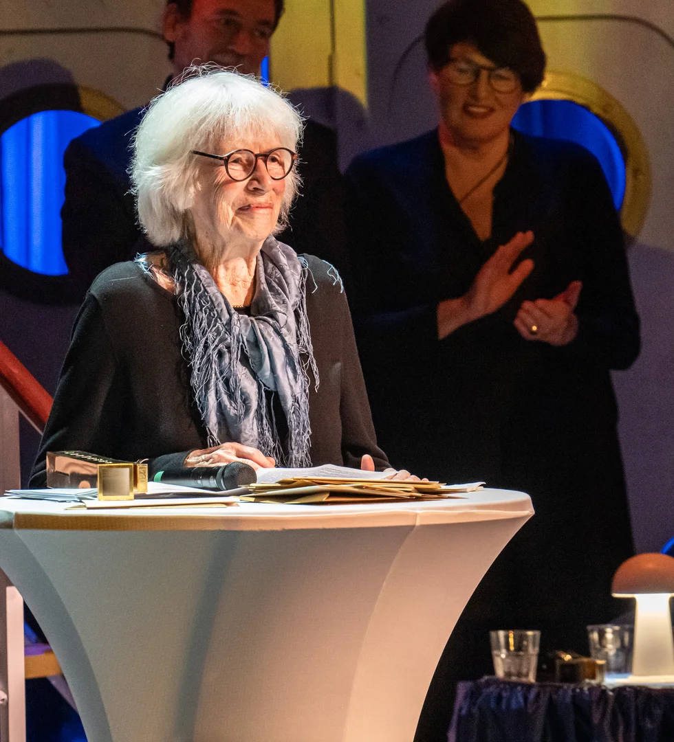 Nele Hertling, erhielt 2024 den Preis für das Lebenswerk des Deutschen Theaterpreis DER FAUST.